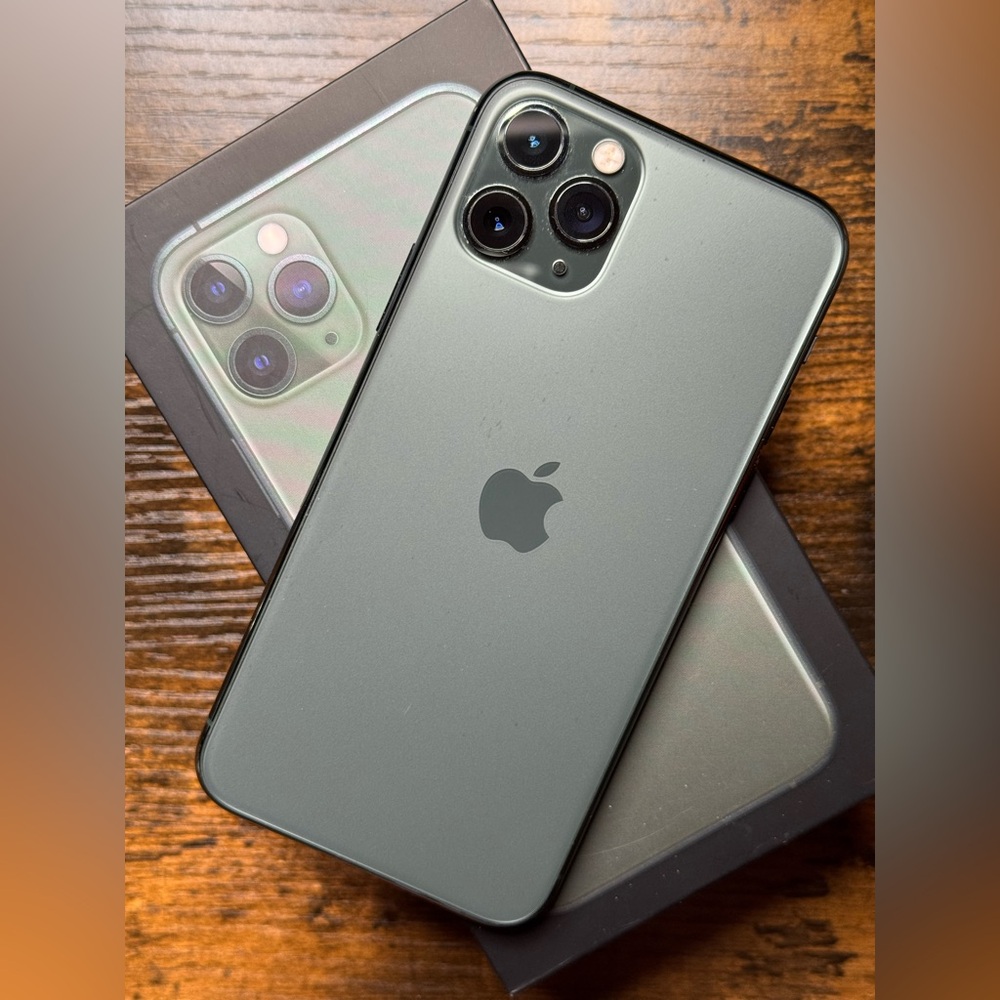 FIDO 512GB iPhone 11 Pro (Wiped) with box - Picture 2 of 3